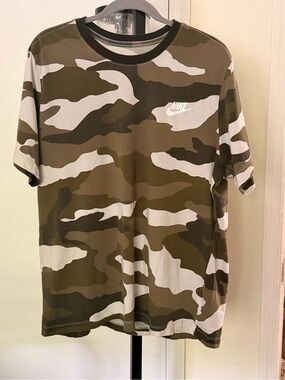 Nike Men’s Camouflage Short-Sleeve Tee - Olive, White, Brown